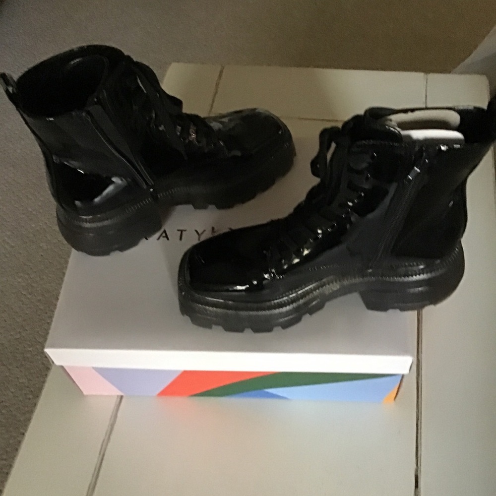 Katy Perry Geli black lace up combat boots with side zipper. size 8.5 New. - Picture 3 of 6